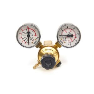 Reduktor uključujući dvostruki belgijski priključak manometra