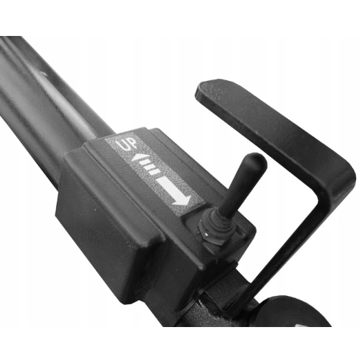 Pneumatsko pomoćno rame za montažerku guma s joystick upravljanjem