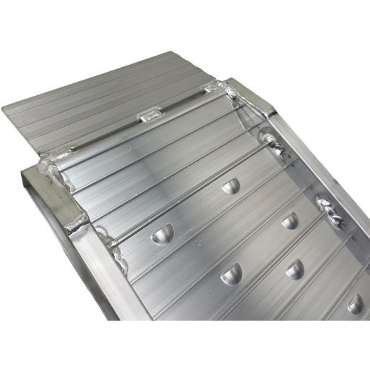 Rebrasta površina sklopive aluminijske rampe 250 kg izbliza