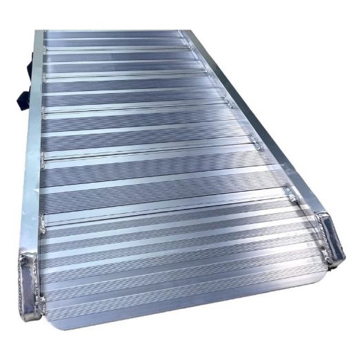 Rebrasta protuklizna površina aluminijske rampe