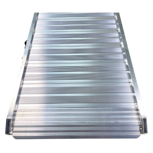 Rebrasta protuklizna površina aluminijske rampe