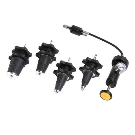 Konusni adapter u otvoru za punjenje rashladnog sustava