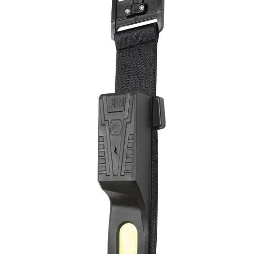 LED lampa ispod podignutog poklopca motora