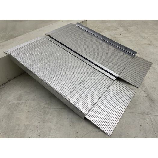 Aluminijska preklopna rampa | nosivost 400 kg | 600 x 760 mm