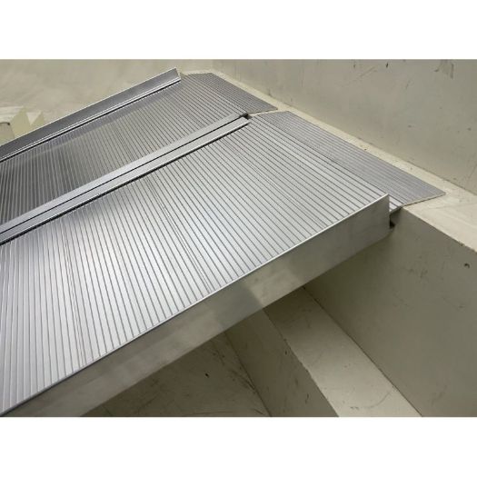 Protuklizna vozna površina rampe za invalidska kolica, detalj