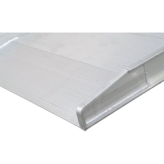 Aluminijska rampa na rubu utovarne površine prikolice