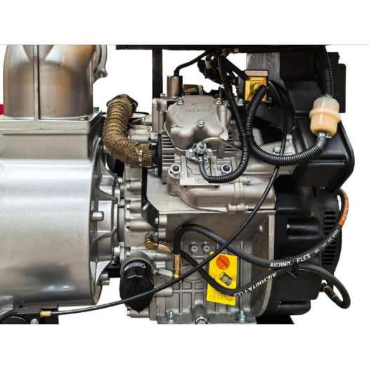 Dvocilindrični dizelski motor na pumpi za vodu 8 cola