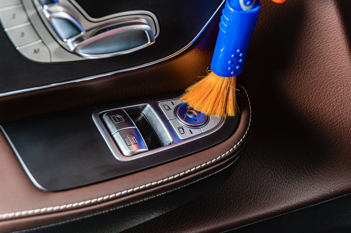 00046085 unutarnje ciscenje automobila s kistovima 00046085 unutarnje ciscenje automobila s kistovima